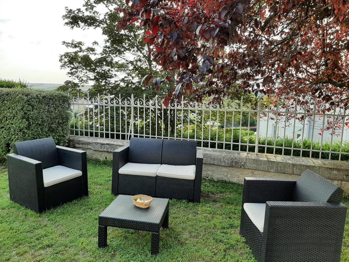Des Agapanthes Apartment Lacroix-sur-Meuse