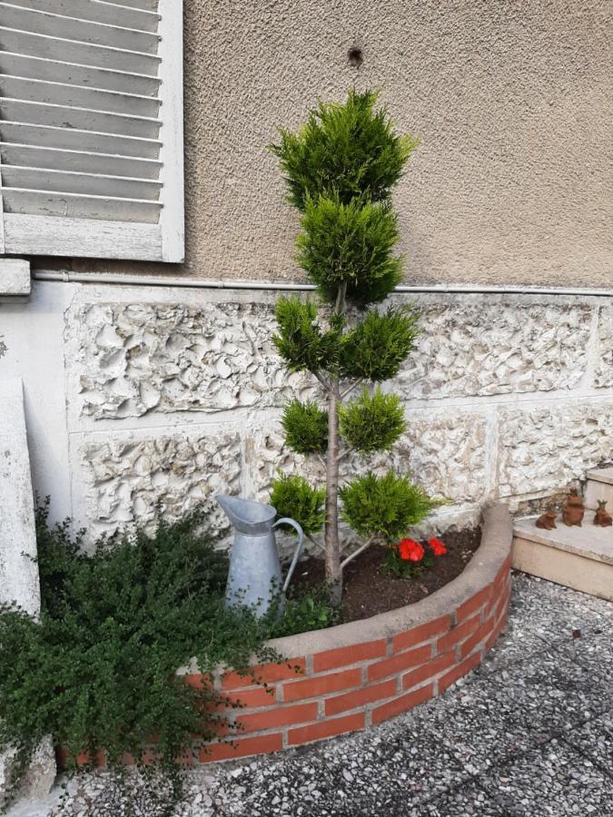 Des Agapanthes Apartment Lacroix-sur-Meuse